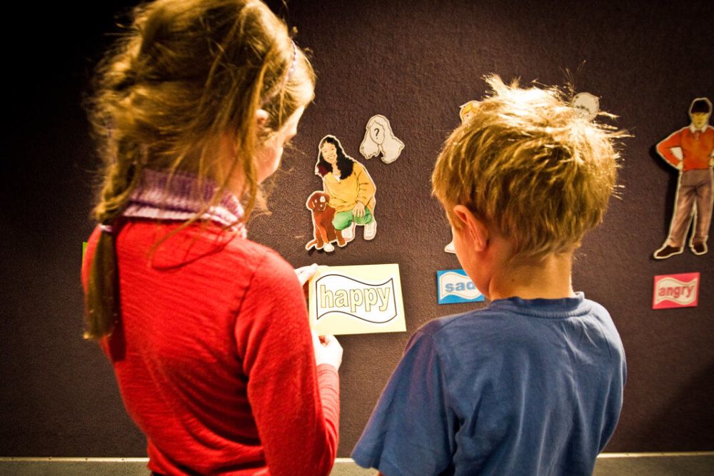 Life Ed - kids looking at wall