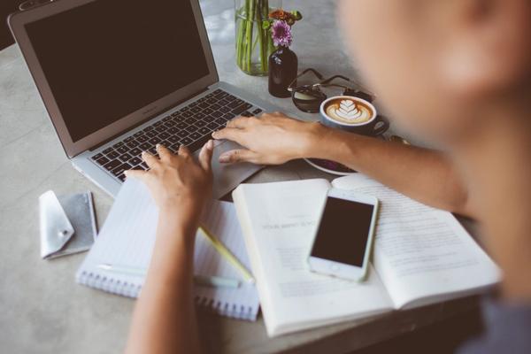 12 tips for writing a business blog even busy people will read