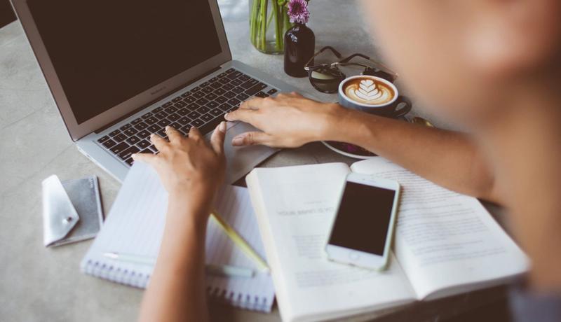 12 tips for writing a business blog even busy people will read