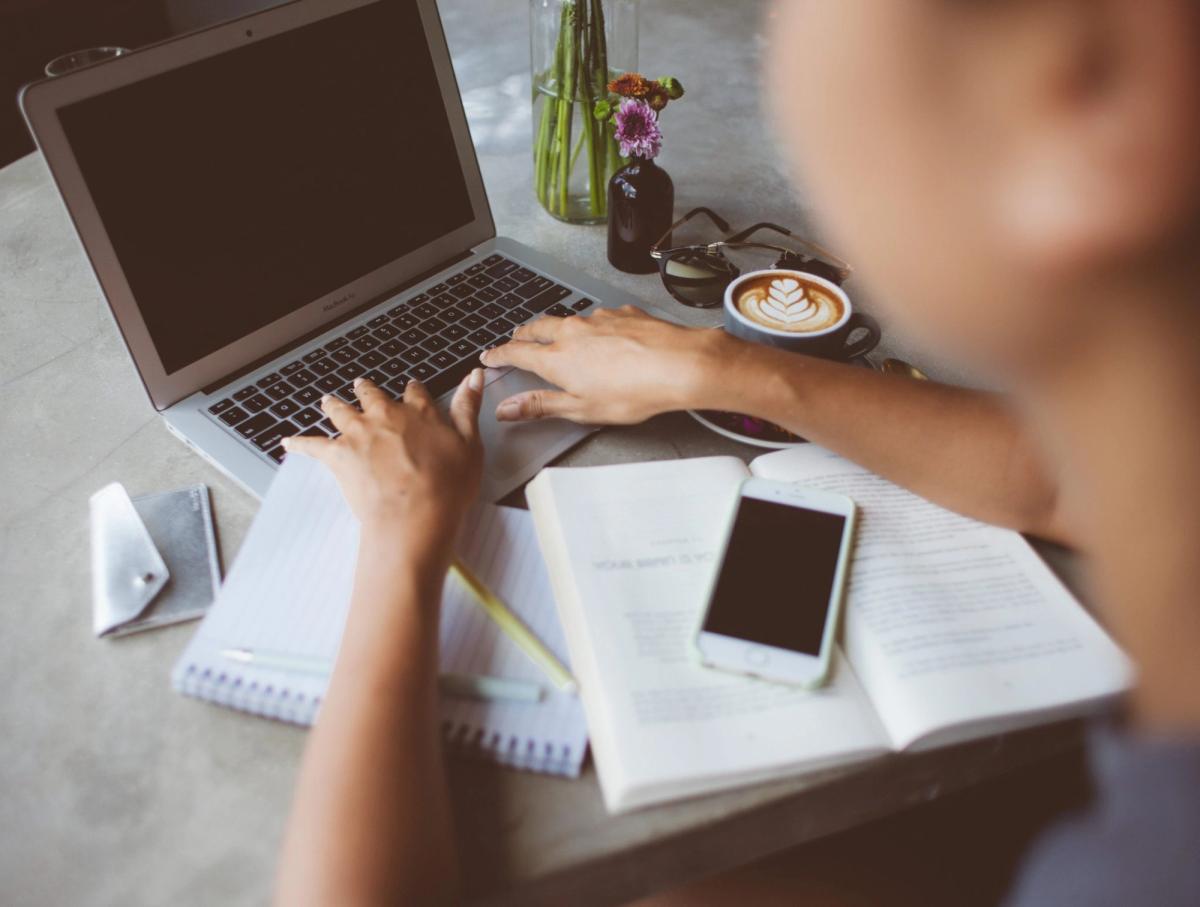 12 tips for writing a business blog even busy people will read