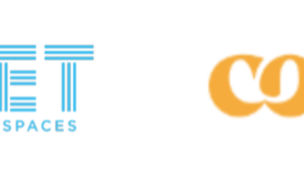 Ancien logo cyan « COMET Real Meeting Spaces » et nouveau logo jaune « comet » aux lettres arrondies, côte à côte.