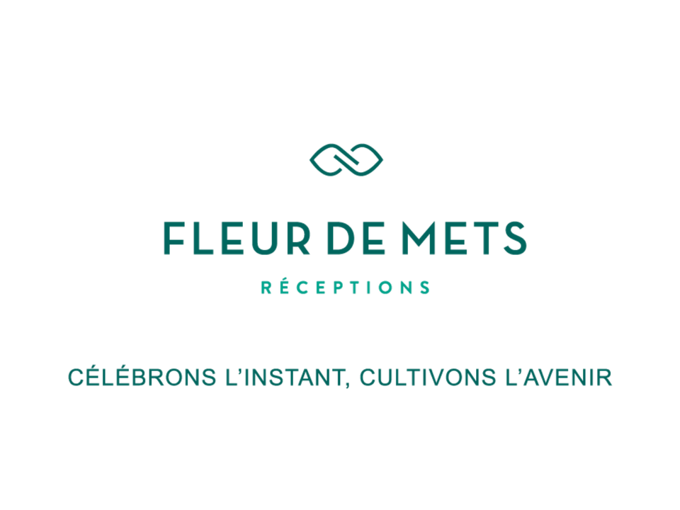 Un instant de convivialité au cœur de l’expérience Comet : un service attentionné, des échanges naturels et une ambiance chaleureuse qui favorise les connexions entre participants. L’image traduit parfaitement l’équilibre entre hospitalité, confort et cadre professionnel.