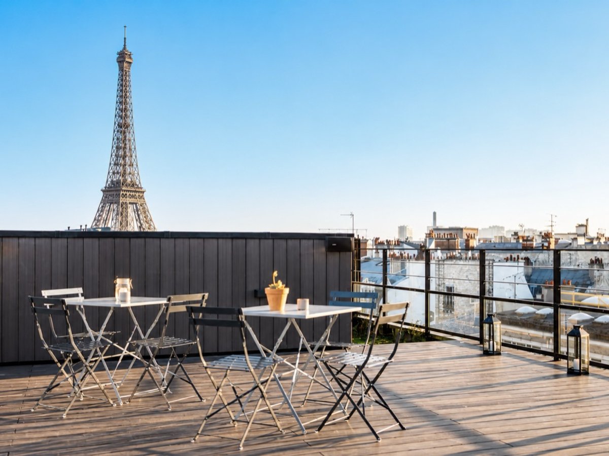 Rooftop facing the Eiffel Tower