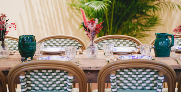 Table dressée en terrasse dans un espace Comet à Levallois