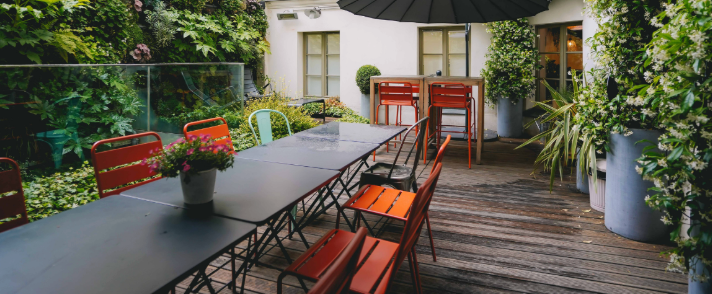 La terrasse du Comet Place des Victoires, espace extérieur au cœur du 2e arrondissement de Paris