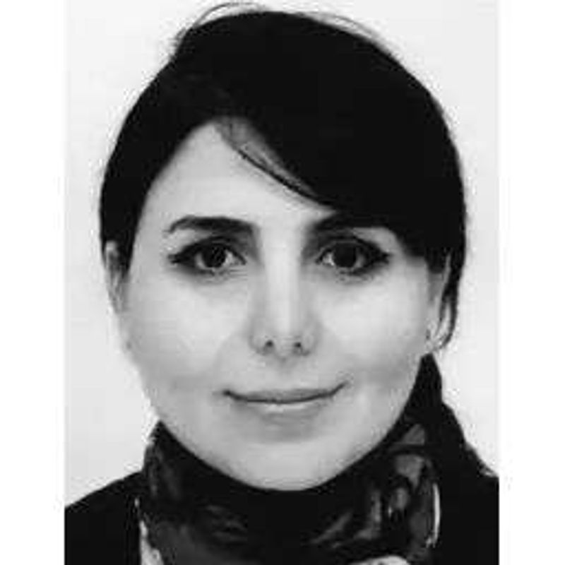 Gelareh Taghizadeh Headshot.