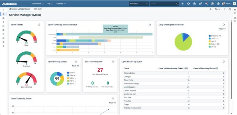 Quixy's drag-and-drop interface for creating custom field service workflows and forms
