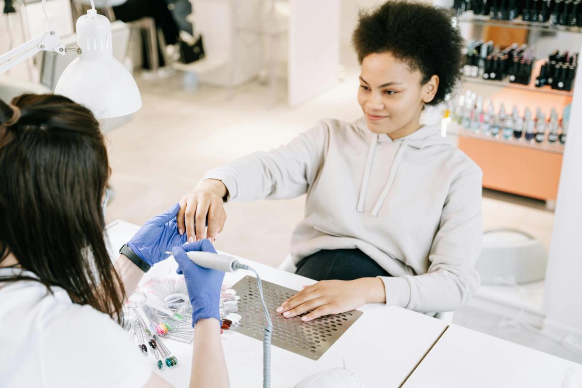 Guide pour lancer un salon de manucure
