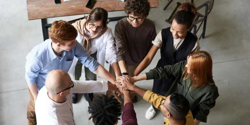 coworkers at team meeting who share google calendar team calendar