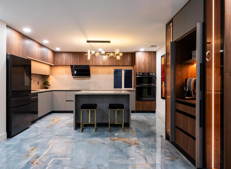 Kendale Lakes Modern Apartment — view 2