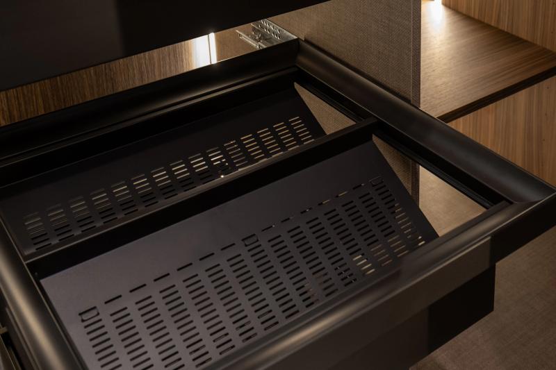 Ludlam Luxury Closet — detail 1