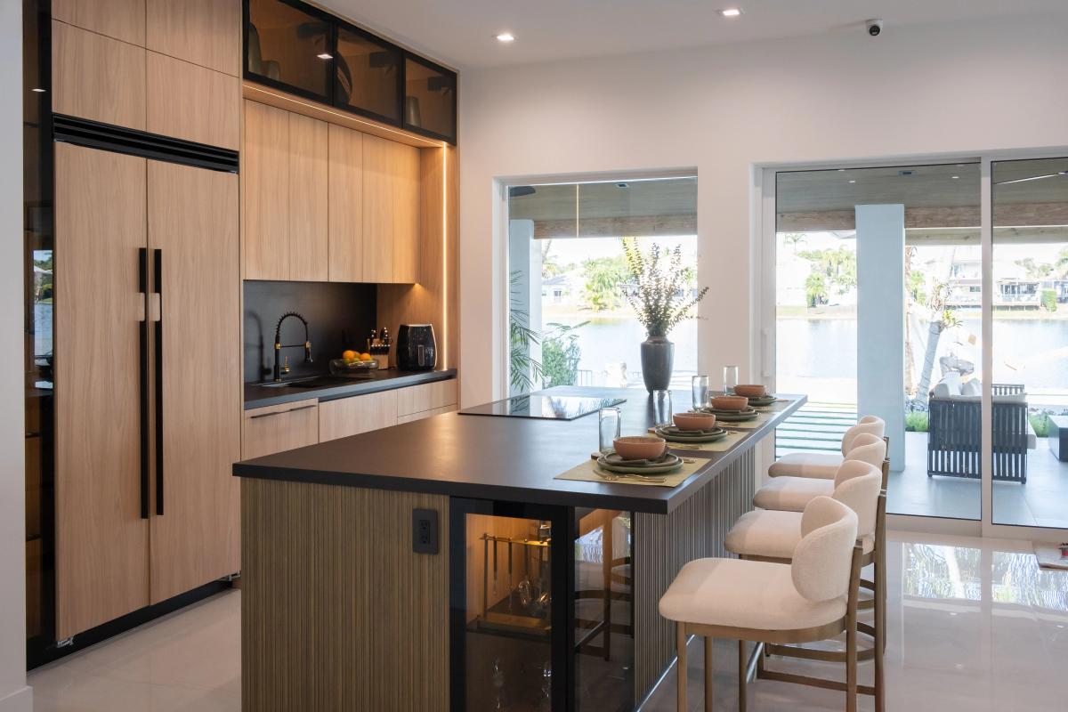 Doral Waterfront Residence — primary