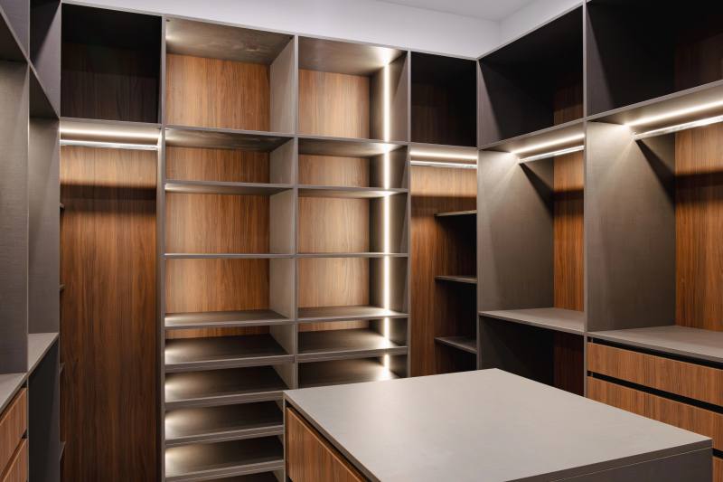 Pinecrest Signature Closet
