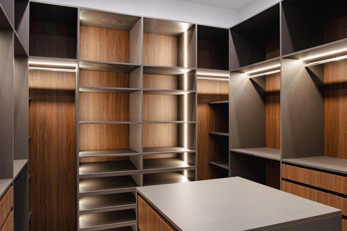 Pinecrest Signature Closet
