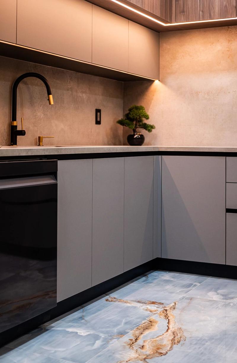 Kendale Lakes Modern Apartment — detail 2