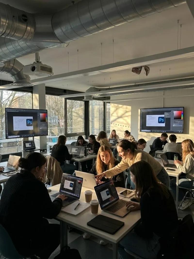 Formation professionnelle en action chez Akademia Formation - Organisme certifié Qualiopi