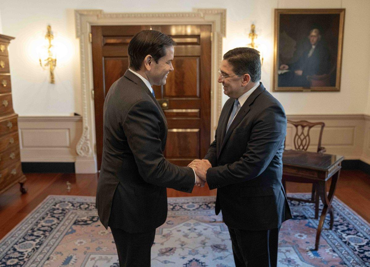 Two officials shake hands during a diplomatic meeting