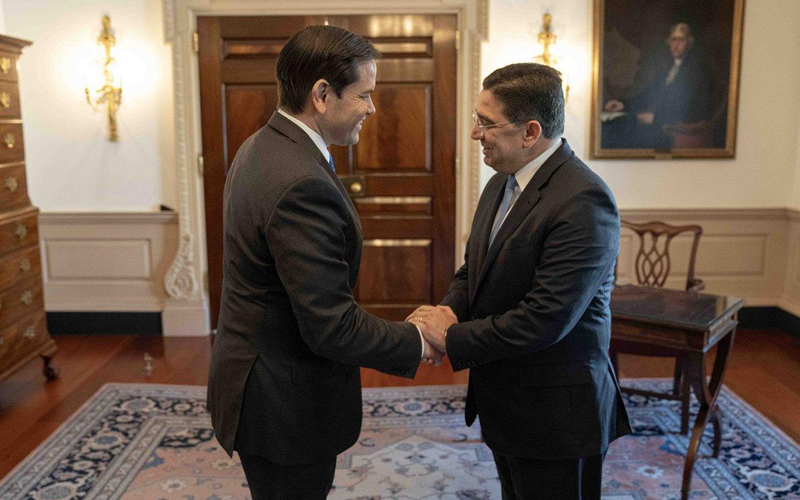 Two officials shake hands during a diplomatic meeting