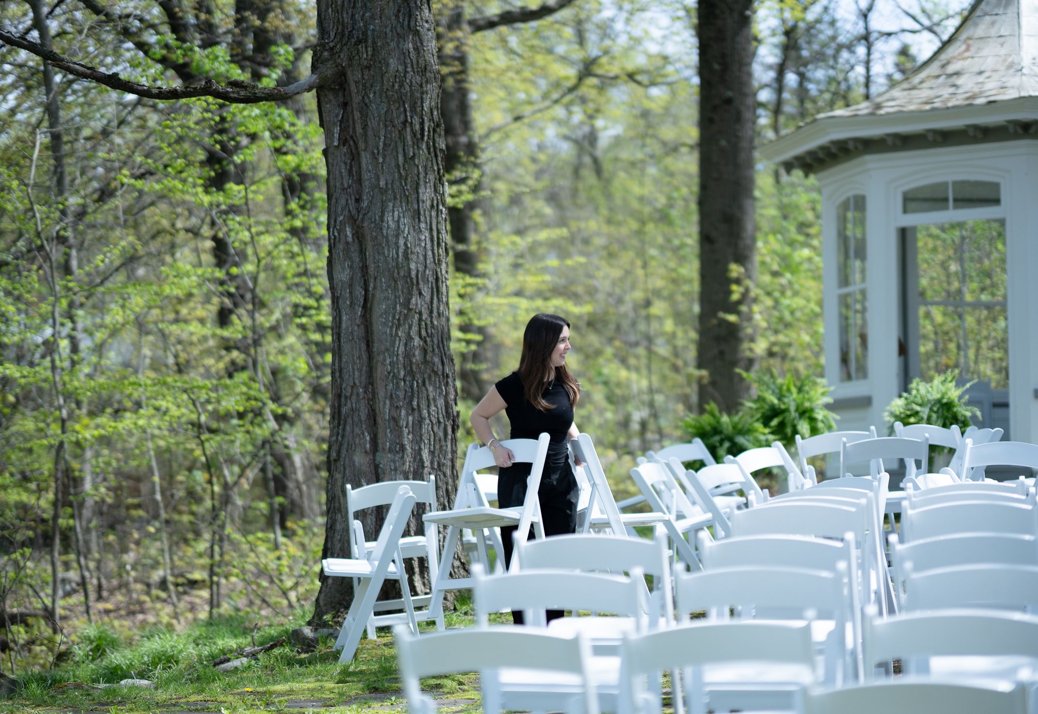 Arrangement des chaises cérémonie extérieure