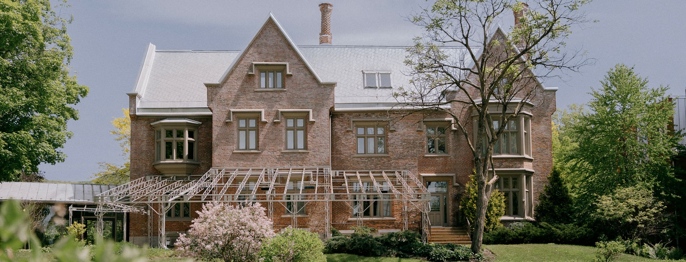Manoir Davis grounds