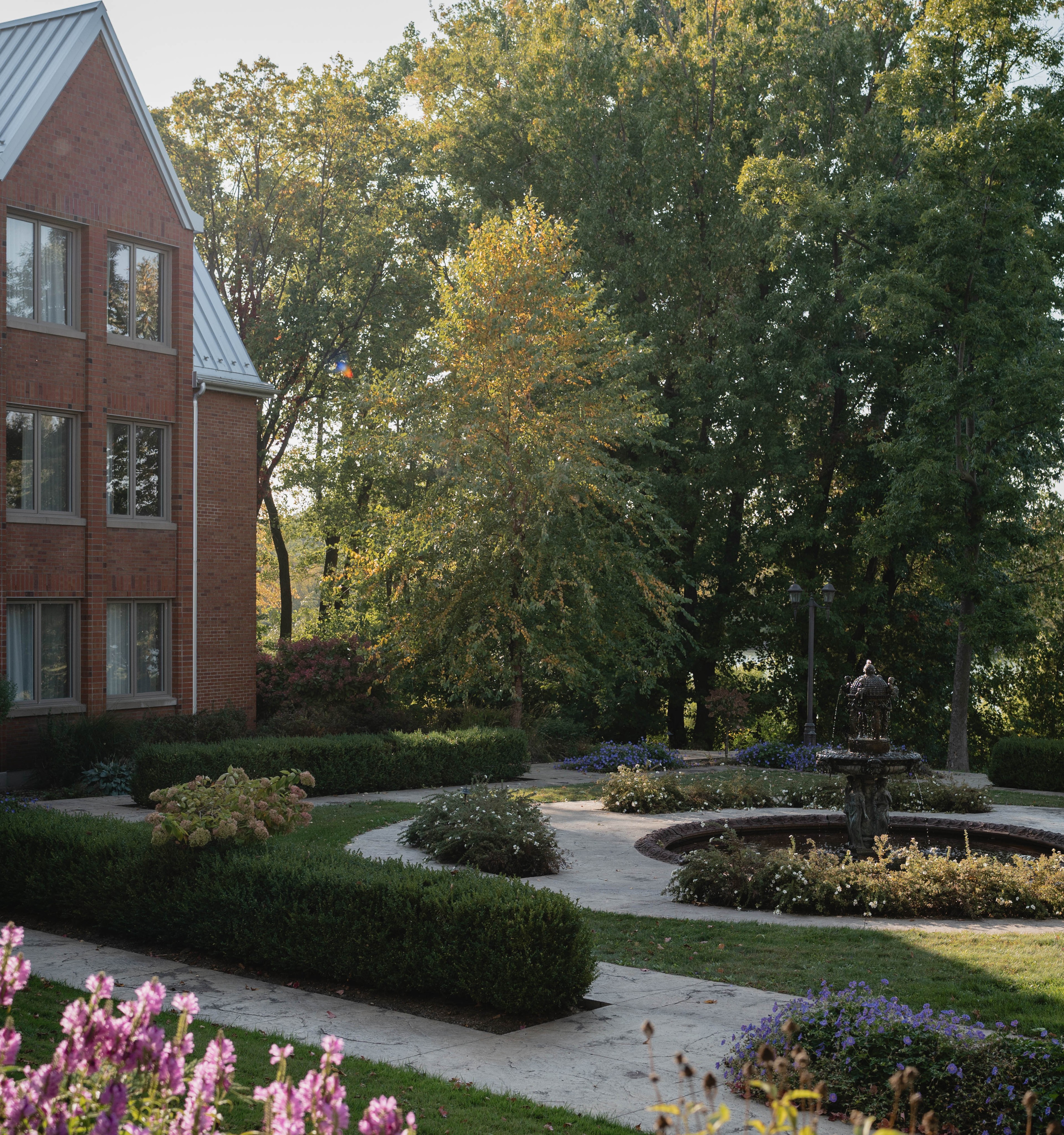 Outdoor wedding at Manoir Rouville-Campbell