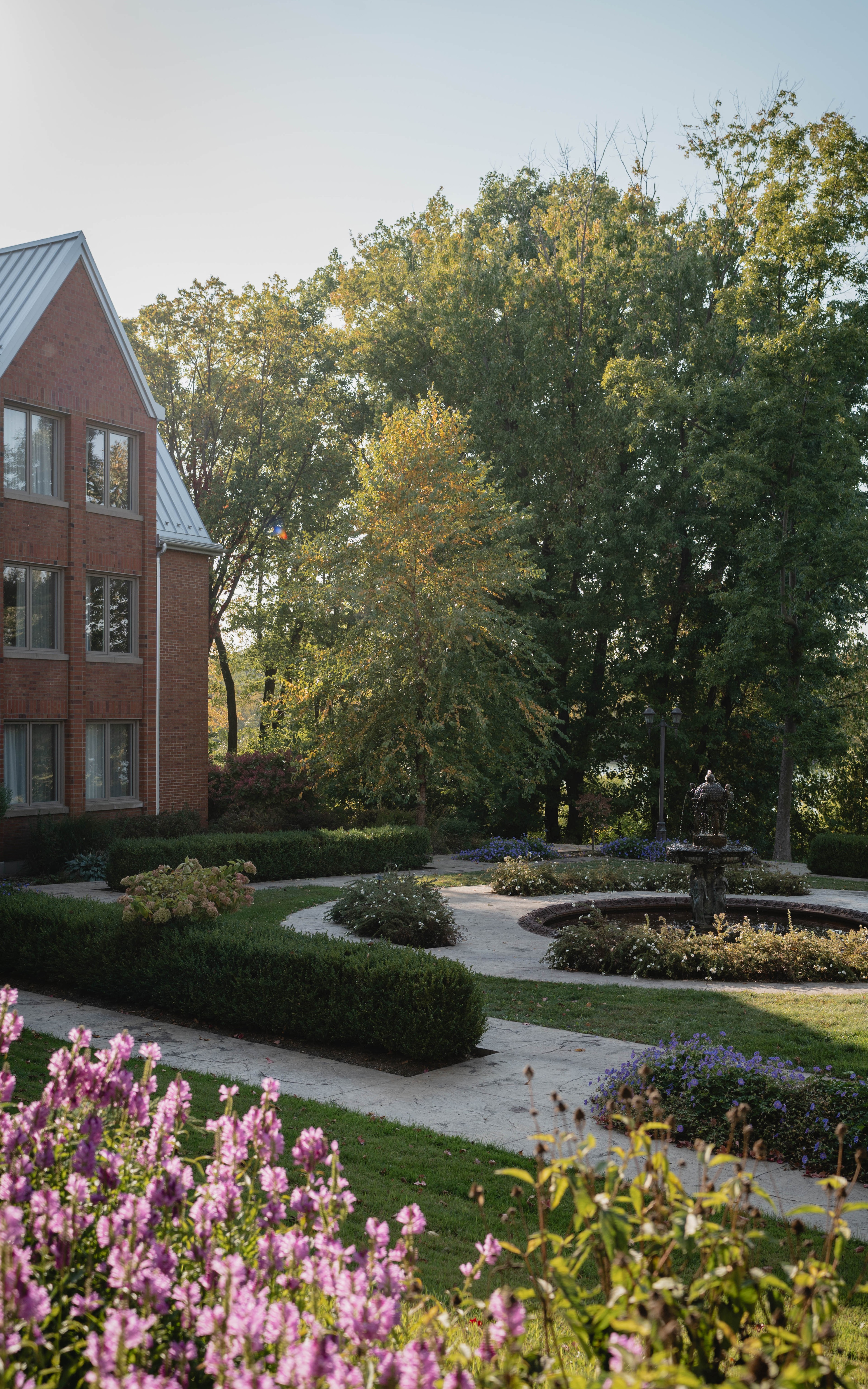 Outdoor wedding at Manoir Rouville-Campbell