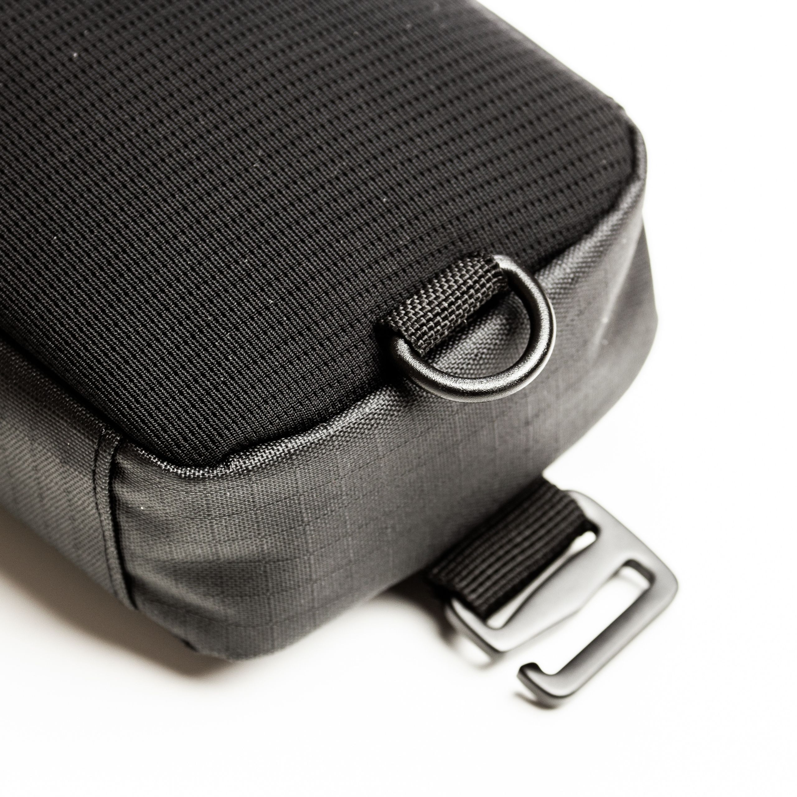 Tillak Siletz Shoulder Pouch