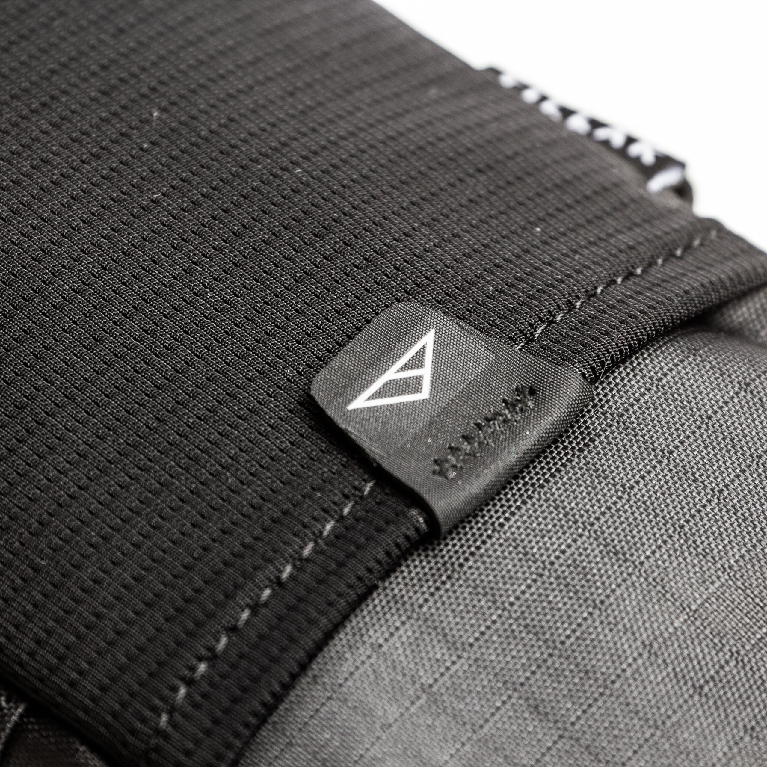 Tillak Siletz Shoulder Pouch
