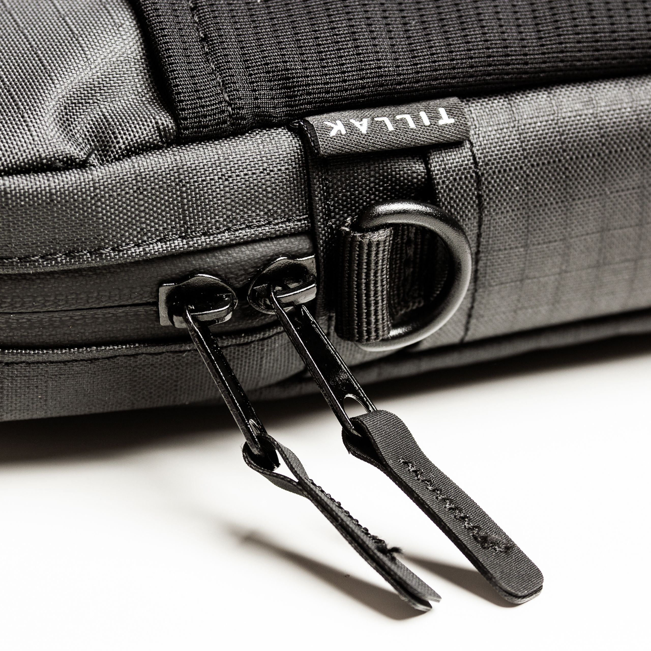 Tillak Siletz Shoulder Pouch