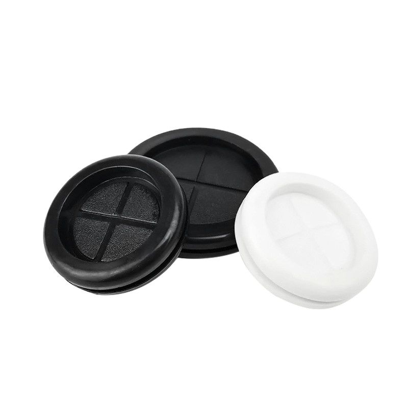 Passacavi e guarnizioni assortiti in silicone ed EPDM utilizzati per la mascheratura di passaggi cavi e aperture di pannelli durante l'e-coating e la verniciatura a polvere