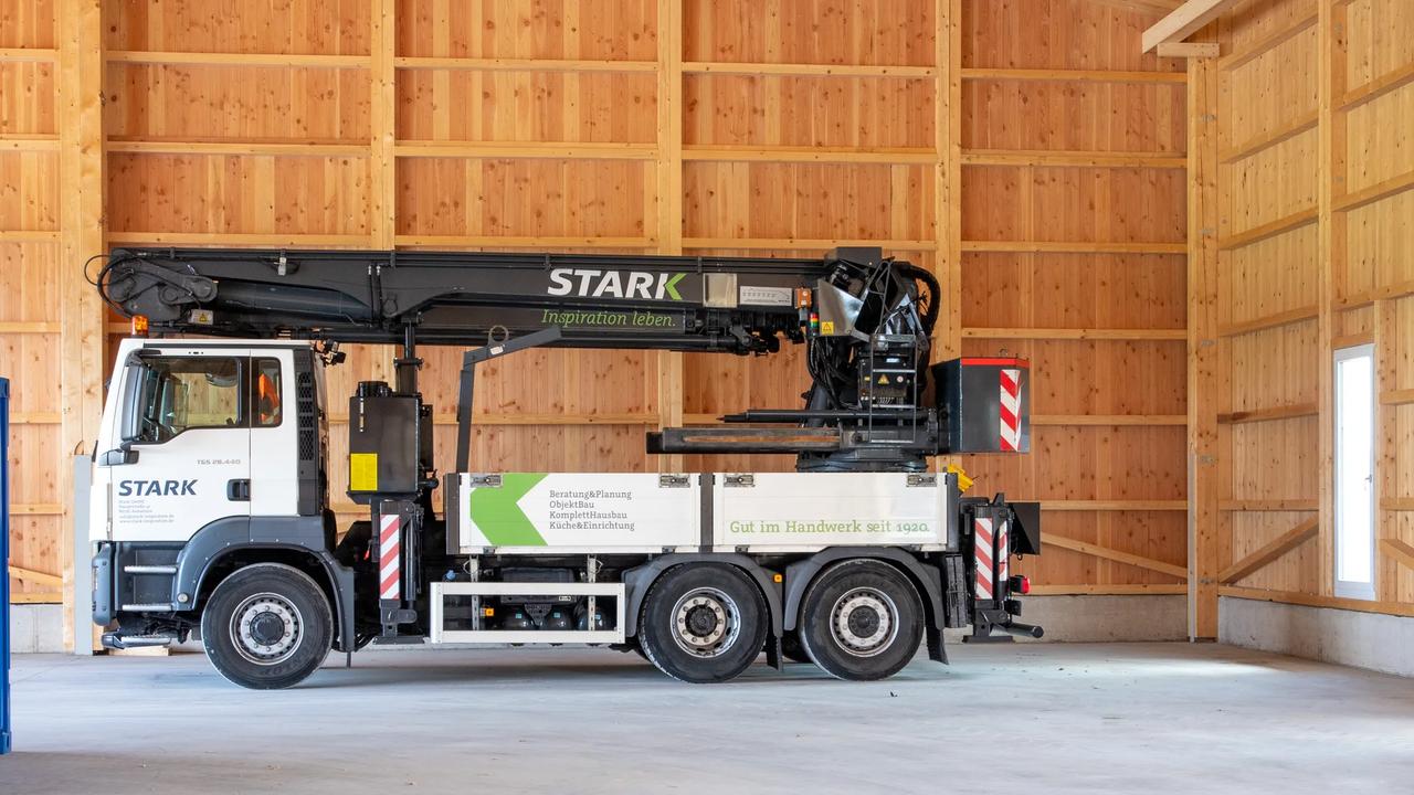 Käferholzhalle Auhausen — massive Holzdachkonstruktion, Balkenwerk