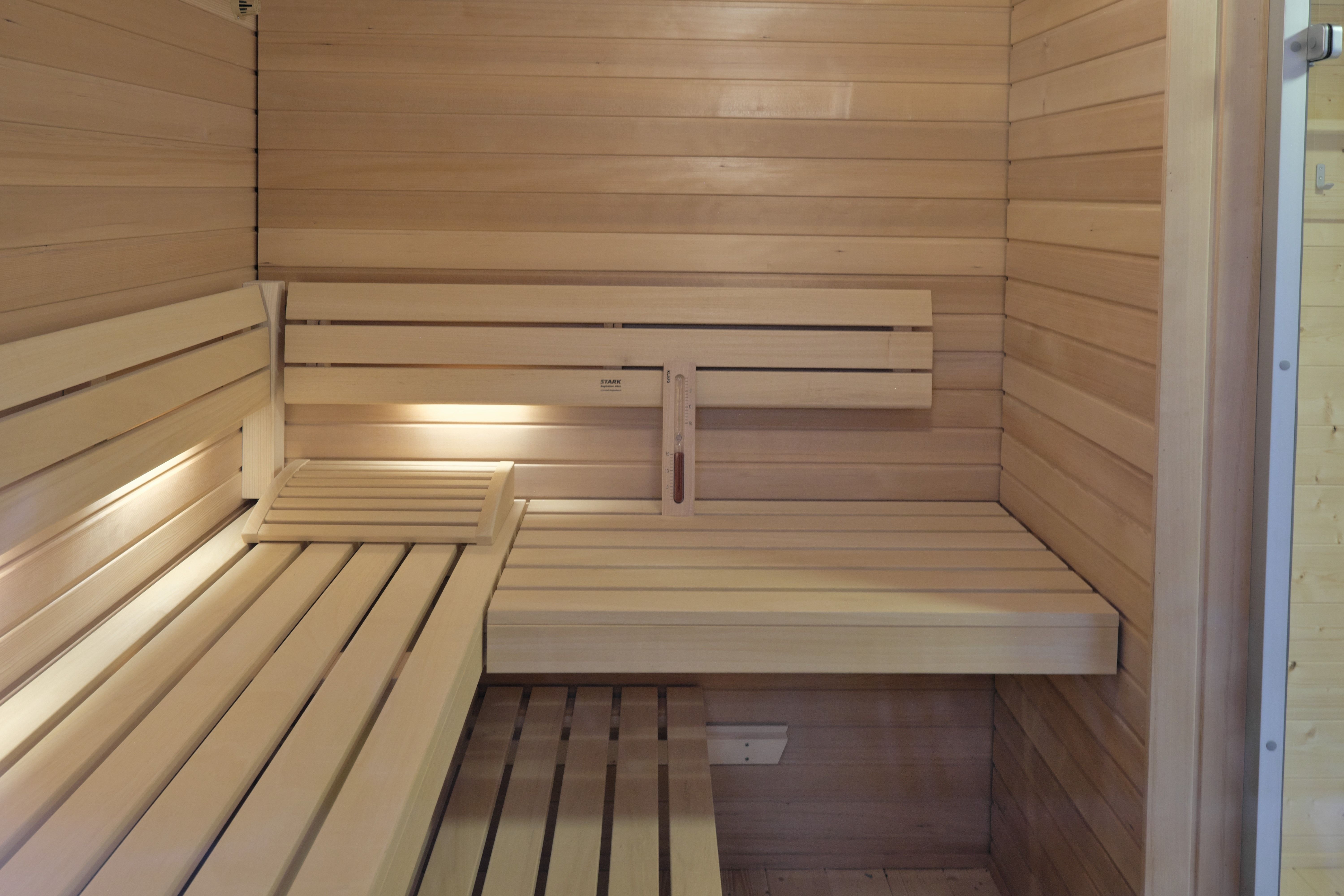 Saunamodul Team99 Gunzenhausen — Freistehende Gartensauna am Fitnessstudio