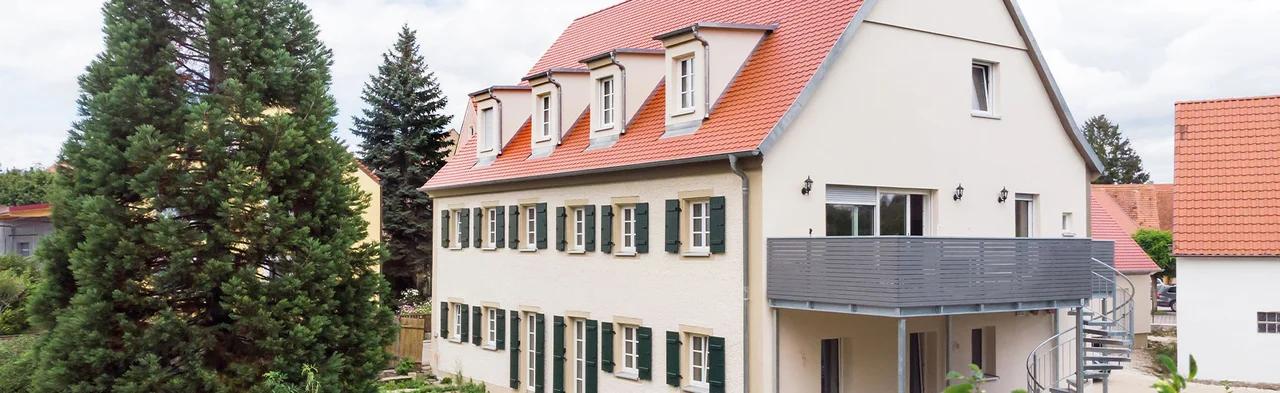 Saniertes Bestandsgebäude der Gärtnerei aus dem Jahr 1710
