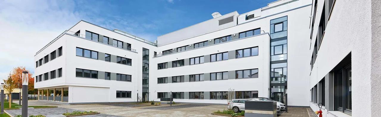Bürogebäude in Neusäß mit Holzfassade