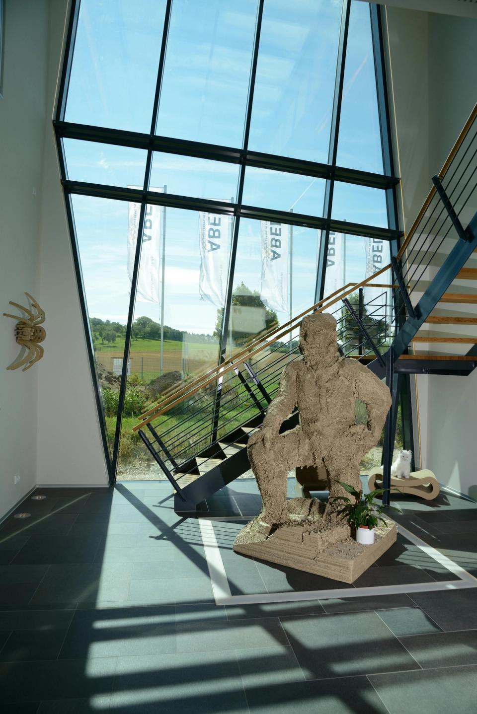 Bürogebäude Westheim — Stahlwangentreppe mit Eiche-Handlauf