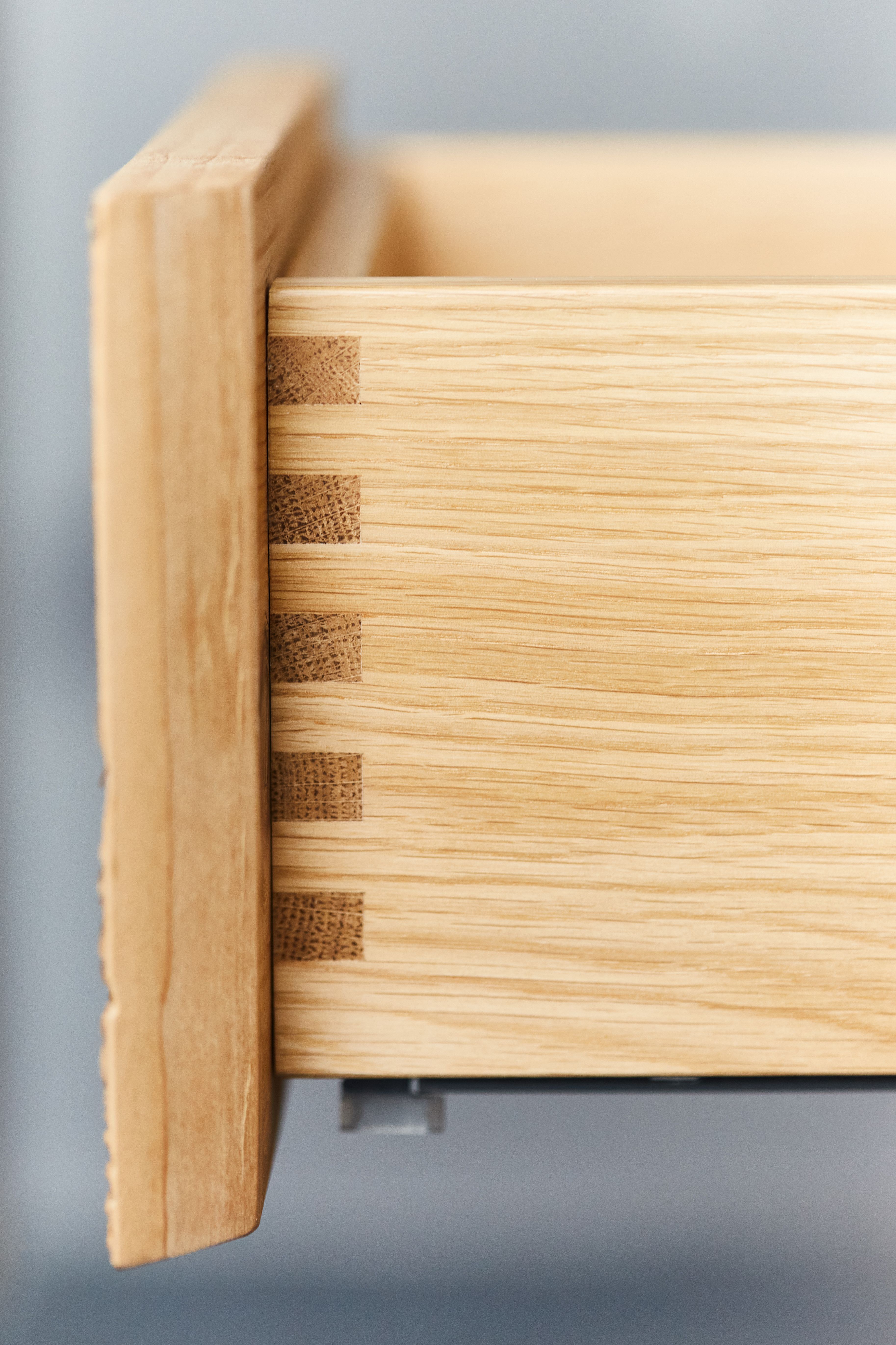 Zinkenverbindung an Schublade, Handwerks-Detail — Schreinerei Stark
