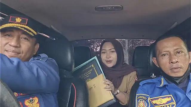 Bikin Meleleh, Siswi SMK Minta Tolong Petugas Damkar Wakili Orang Tua Ambilkan Rapor di Sekolah