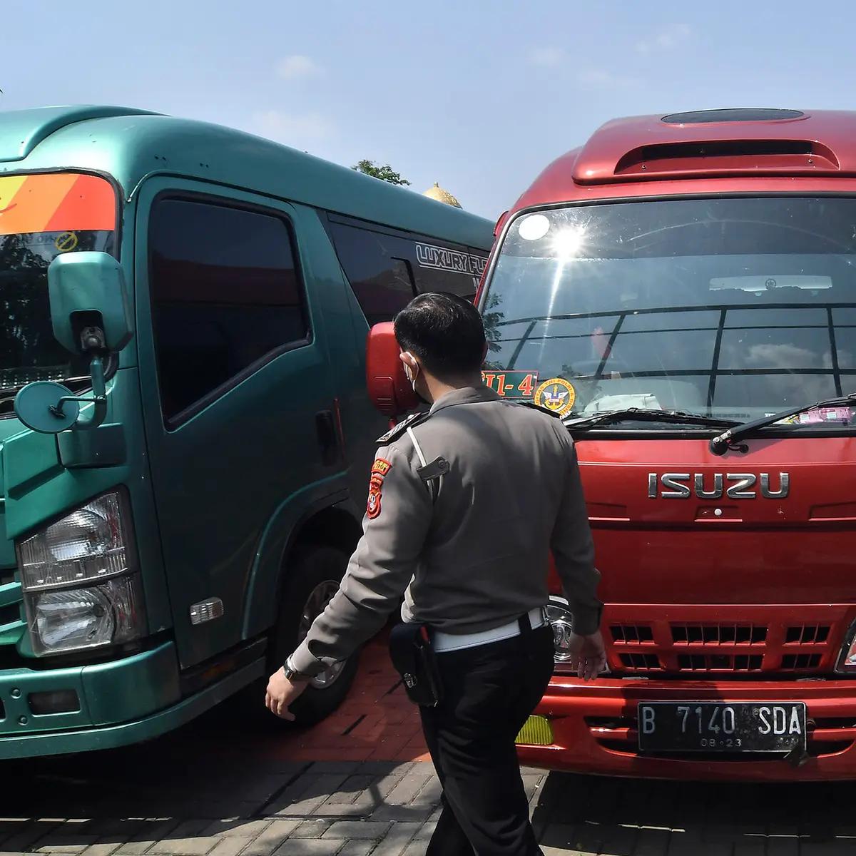 Travel Gelap Menjamur, Bukti Pemerintah Gagal Kelola Angkutan Umum