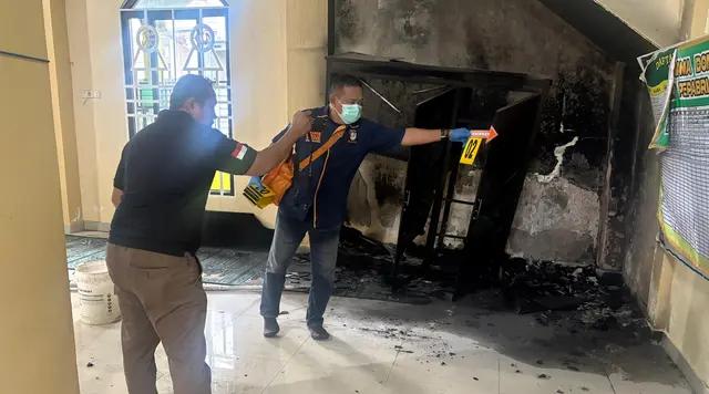 Misteri Sosok Mukena Berbadan Besar,Terekam CCTV saat Bakar Lemari Masjid di Makassar