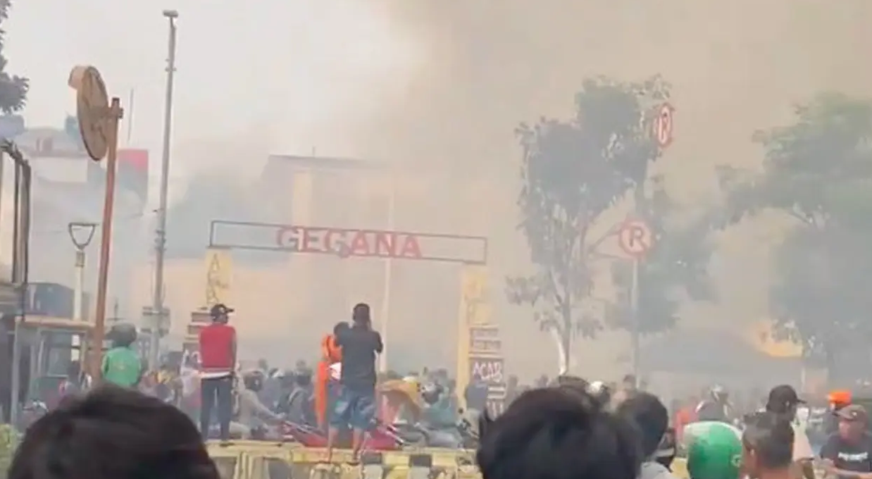 Markas Gegana Polri di Jakarta Terbakar, Lima Orang Ditangkap Warga