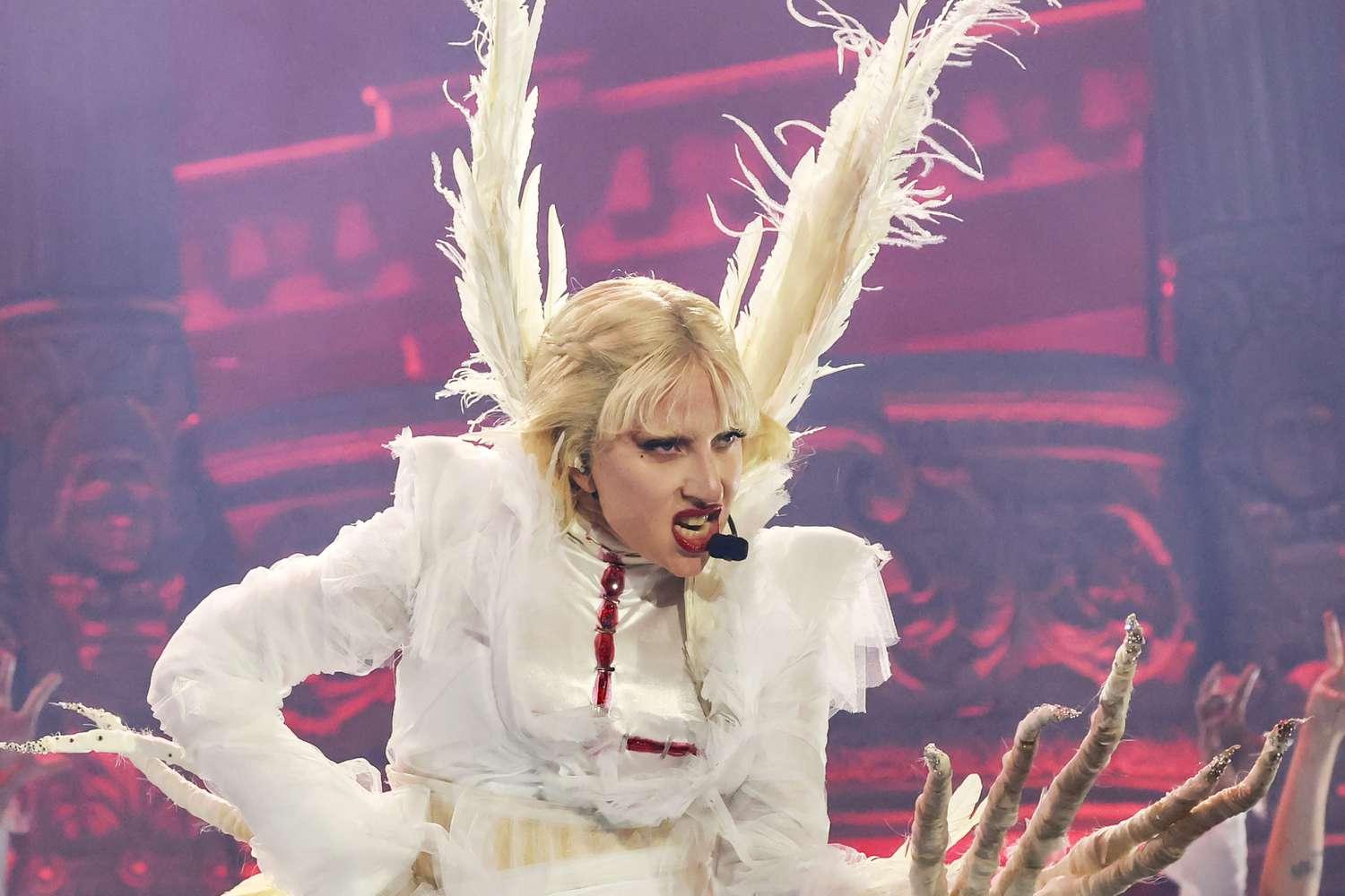 Reaksi Lady Gaga Saat Mic-nya Rusak di Panggung Coachella, Santuy Sekaligus Buktikan Ia Emoh Lipsync