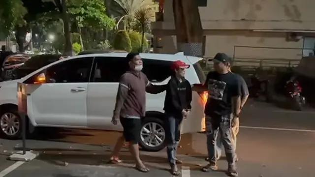 Wanita Ini Nekat Bawa Kabur Taksi Online Ditumpanginya lalu Digadaikan, Giliran Polisi Datang Ngumpet di Loteng