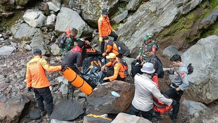 Pendakian Gunung Agung Ditutup Usai WN Korea Tewas