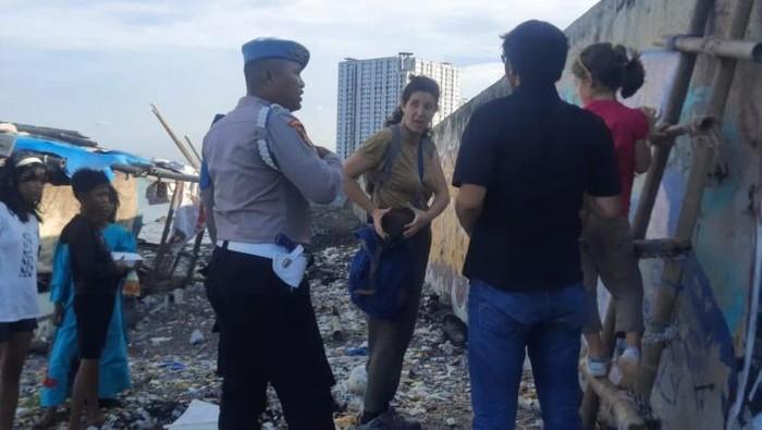 WN Prancis Dirampas Kameranya di Muara Baru