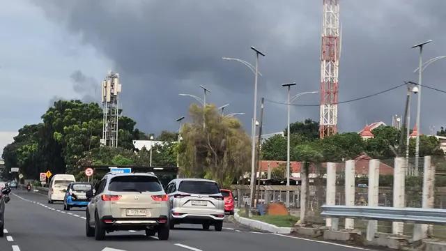 Asap Kebakaran Pabrik Plastik Membuat Runway 3 Bandara Soetta Ditutup Sementara