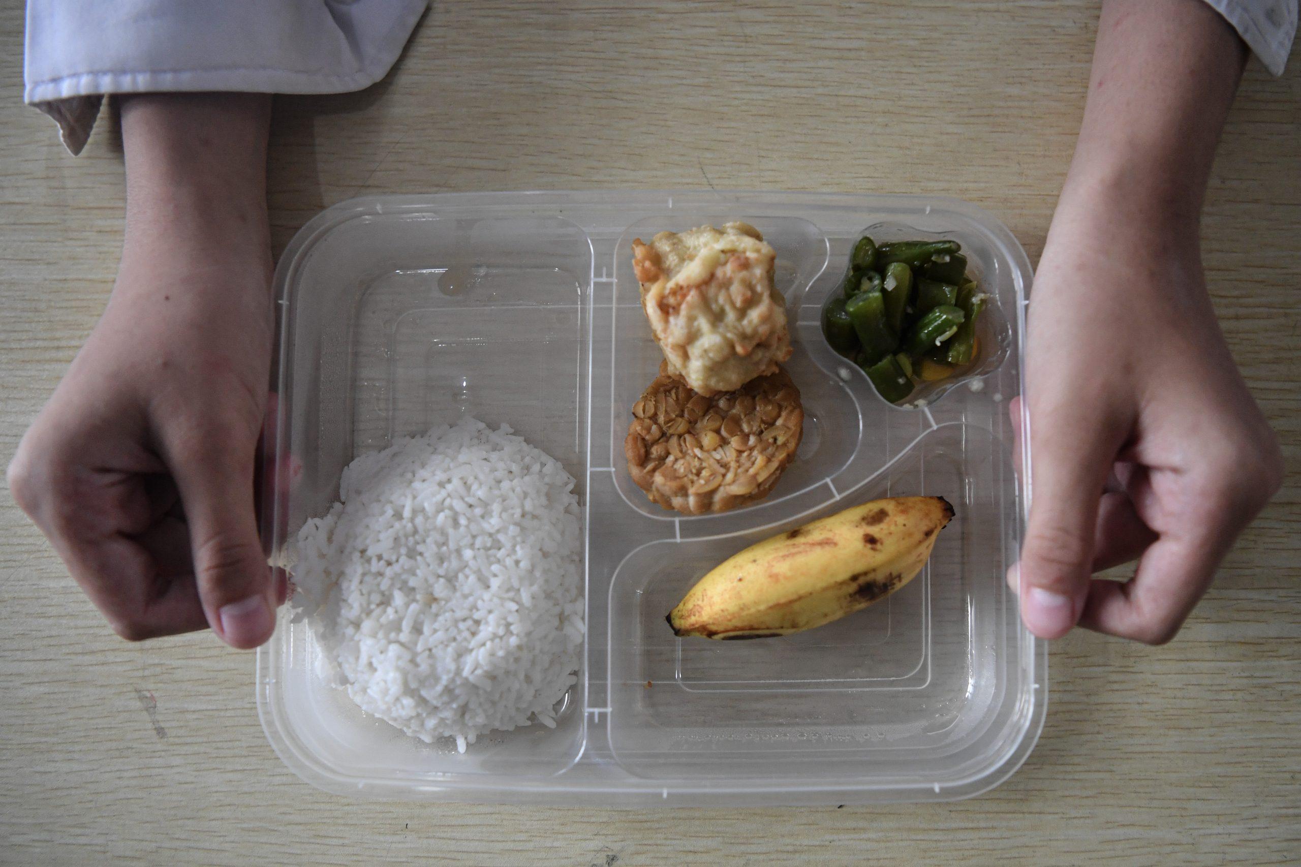 712 Paket MBG di SMPN 2 Bulukumba Ditemukan Basi dan Belum Matang, Siswa Ogah Makan