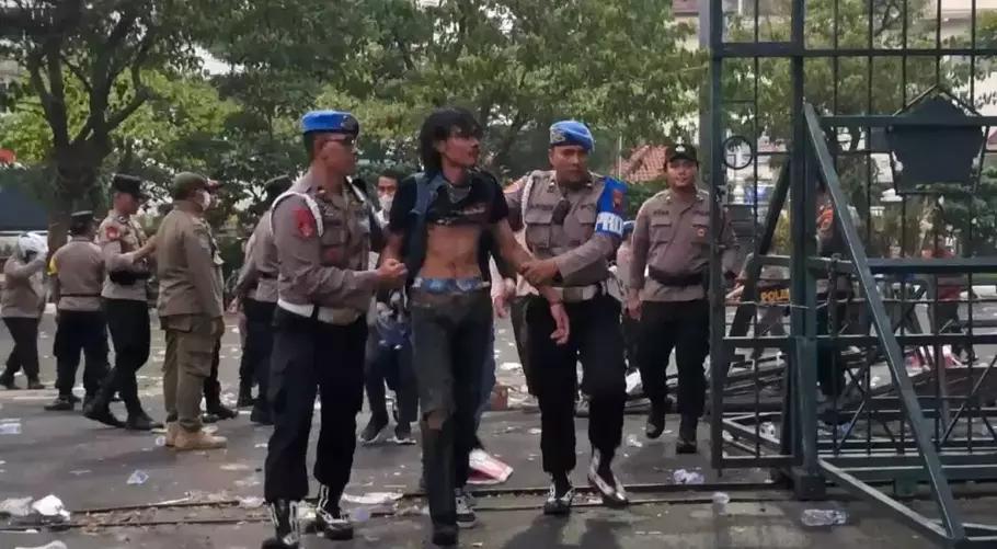 Demo Hari Buruh di Semarang Berakhir Ricuh, Sejumlah Provokator Diamankan