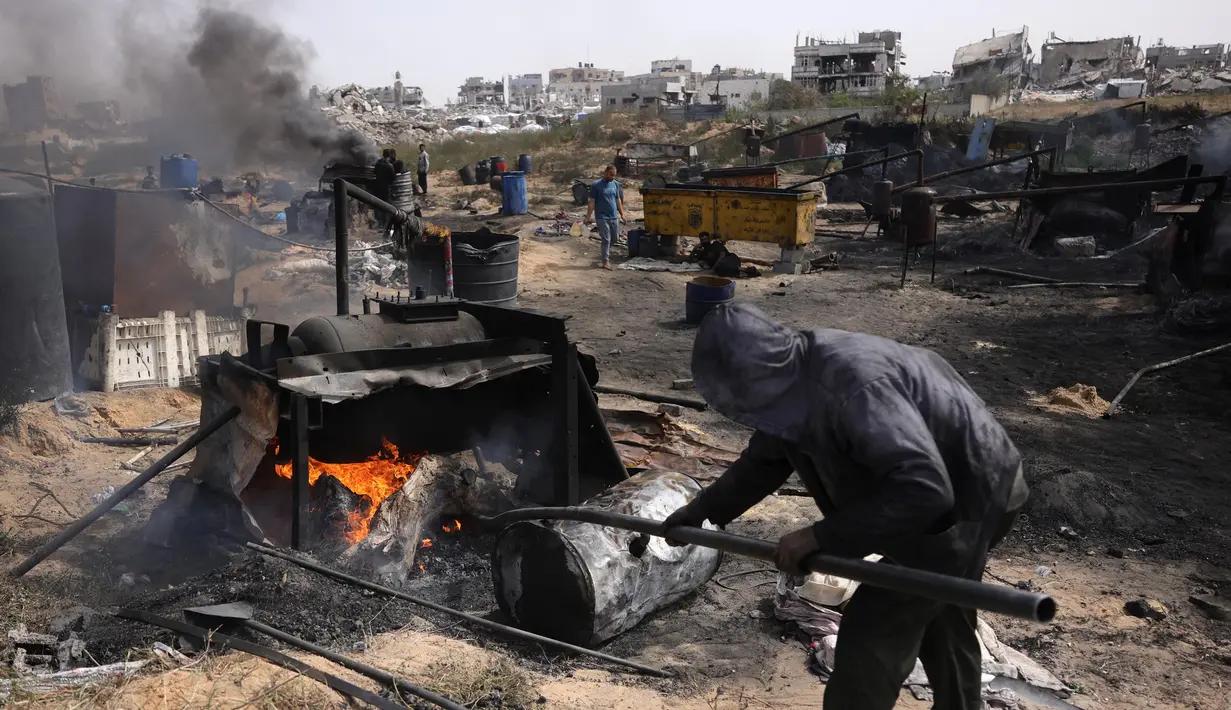 Warga Gaza Mengubah Sampah Plastik Jadi Bahan Bakar Minyak