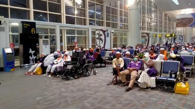 Cerita Jemaah Haji Jember Dapat 'Bonus Tambahan' Usai Pesawatnya Diteror Bom