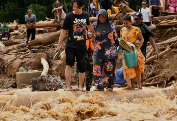 Pemprov Sulsel Salurkan Bantuan Rp 1,5 Miliar untuk Korban Bencana di Sumatera